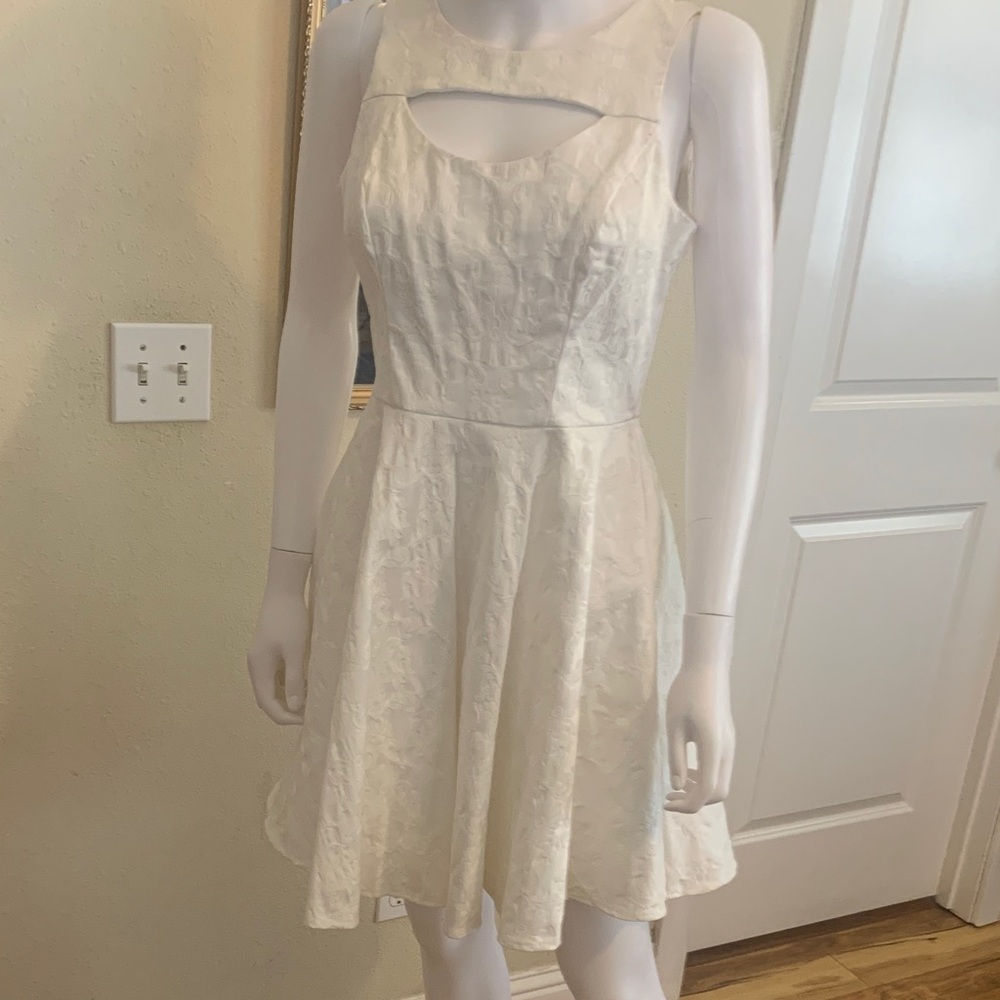 XOXO Cream Textured Sleeveless Dress